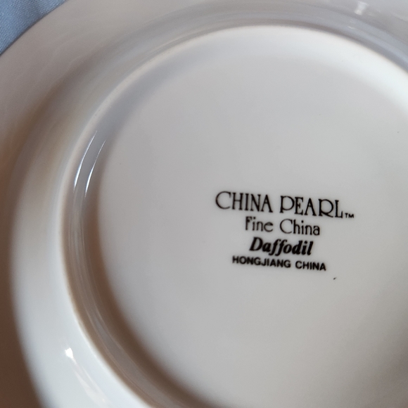 Beautiful China PearlSet Of 5 Cups & Saucers,Salad Plates, sugar bowl & creamer - Picture 12 of 13